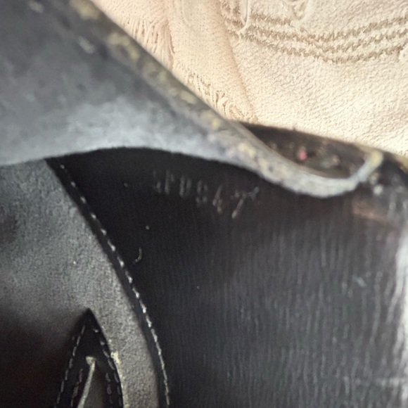 💎 Louis Vuitton Black Epi Cluny Shoulder Bag 💎 - Picture 12 of 12